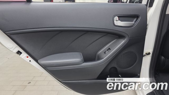 Kia K3 2017 — photo 15