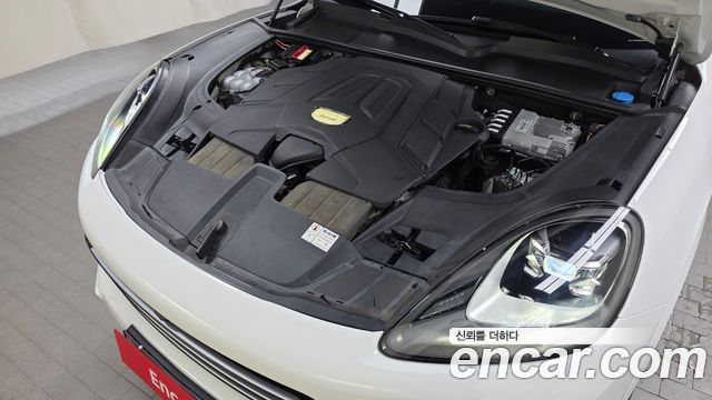 Porsche Cayenne 2021 — photo 6