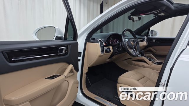 Porsche Cayenne 2021 — photo 13
