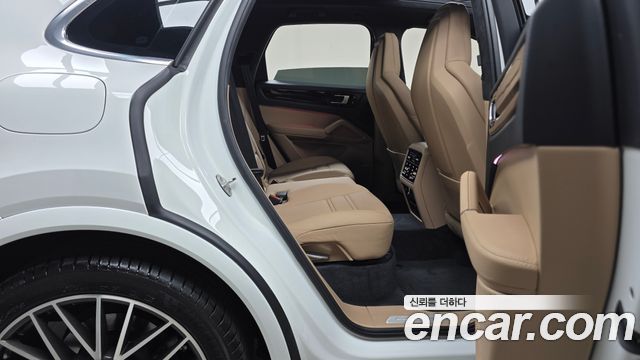 Porsche Cayenne 2021 — photo 17