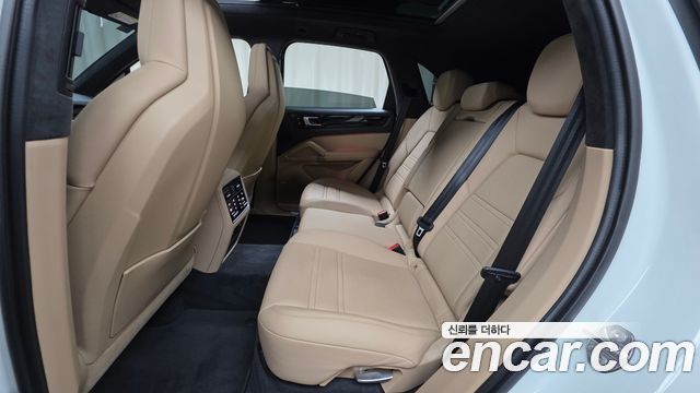 Porsche Cayenne 2021 — photo 18
