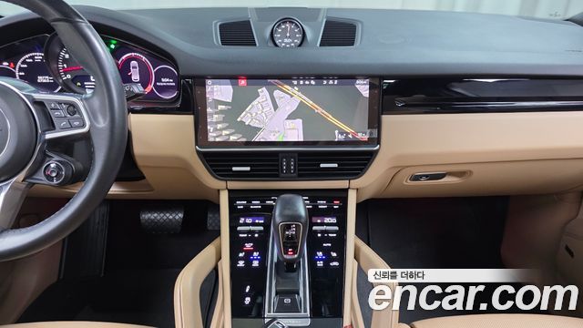 Porsche Cayenne 2021 — photo 19