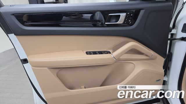 Porsche Cayenne 2021 — photo 14