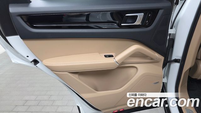 Porsche Cayenne 2021 — photo 15