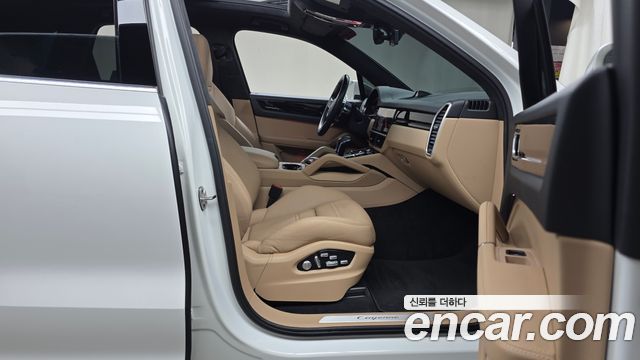 Porsche Cayenne 2021 — photo 16
