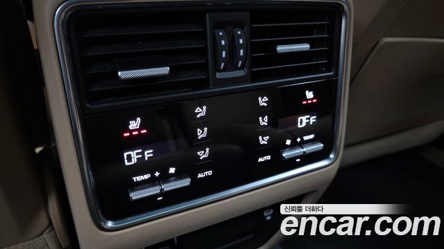 Porsche Cayenne 2021 — photo 30