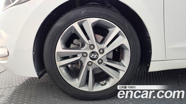 Hyundai AVANTE 2017 — photo 5