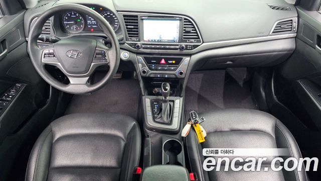 Hyundai AVANTE 2017 — photo 10