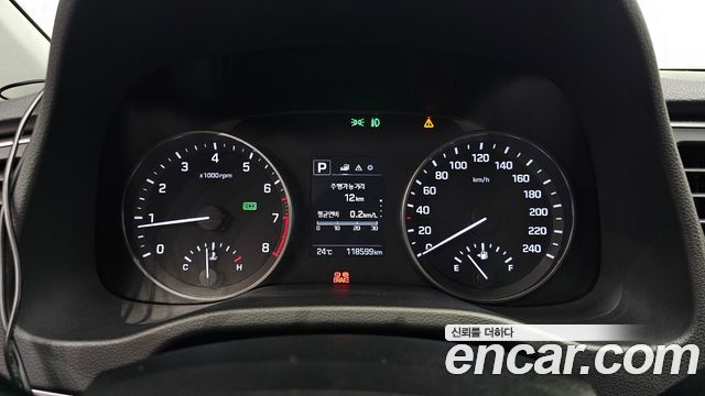 Hyundai AVANTE 2017 — photo 11