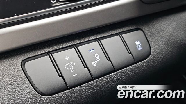 Hyundai AVANTE 2017 — photo 19