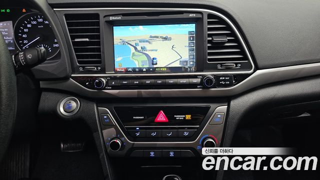 Hyundai AVANTE 2017 — photo 24