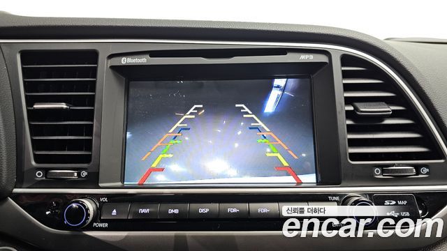 Hyundai AVANTE 2017 — photo 25