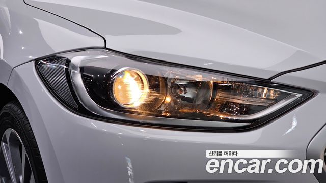 Hyundai AVANTE 2017 — photo 8