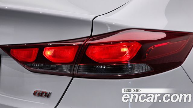 Hyundai AVANTE 2017 — photo 9