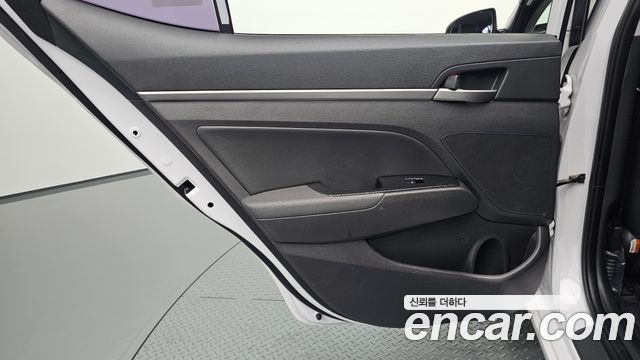 Hyundai AVANTE 2017 — photo 15