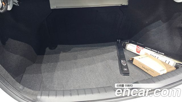 Hyundai AVANTE 2017 — photo 28