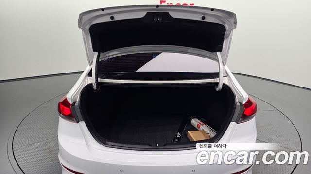Hyundai AVANTE 2017 — photo 29