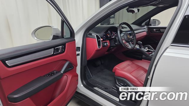 Porsche Cayenne 2023 — photo 13