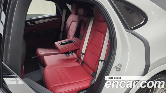 Porsche Cayenne 2023 — photo 18