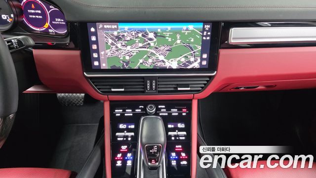 Porsche Cayenne 2023 — photo 19