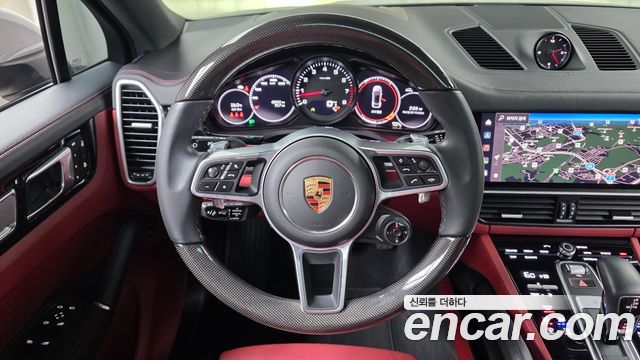 Porsche Cayenne 2023 — photo 20