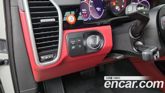Porsche Cayenne 2023 — photo 26