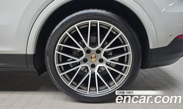 Porsche Cayenne 2023 — photo 7