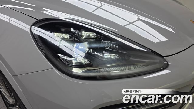 Porsche Cayenne 2023 — photo 8
