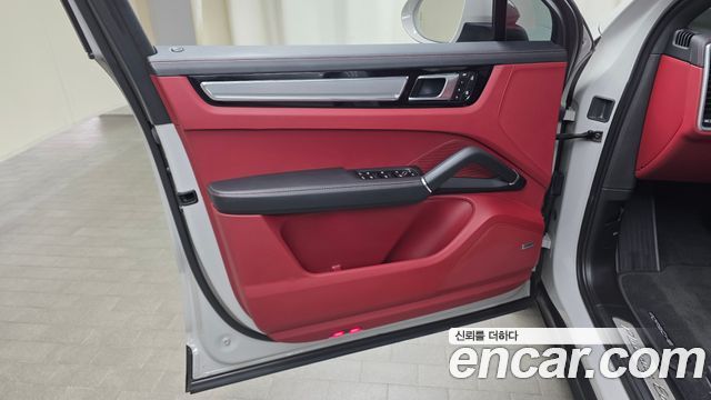 Porsche Cayenne 2023 — photo 14