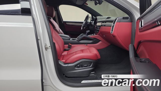 Porsche Cayenne 2023 — photo 16
