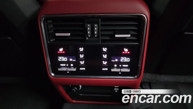 Porsche Cayenne 2023 — photo 31