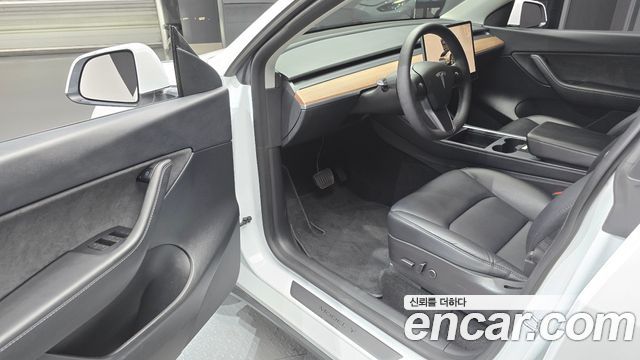 Tesla Model Y 2022 — photo 13