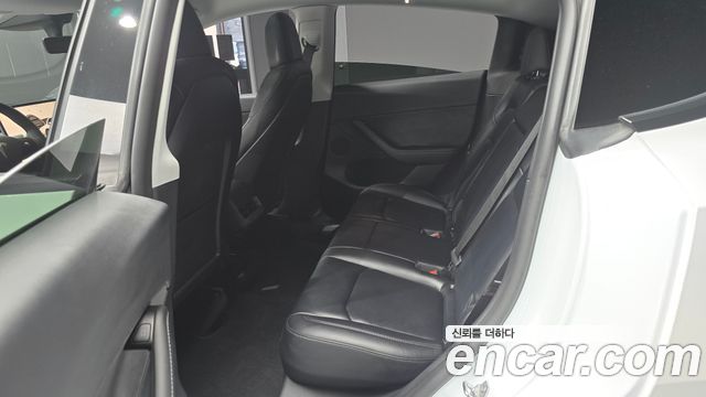 Tesla Model Y 2022 — photo 18