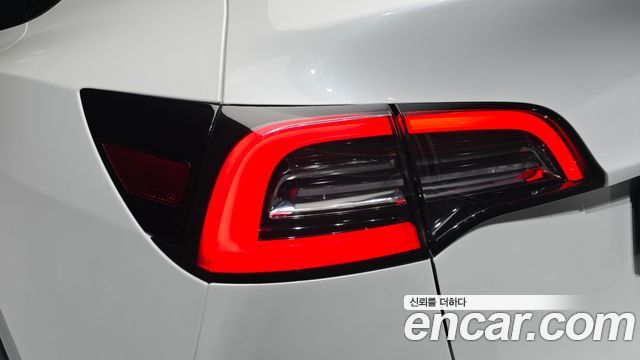 Tesla Model Y 2022 — photo 9