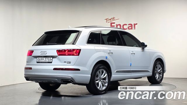 Audi Q7 2019 — photo 2