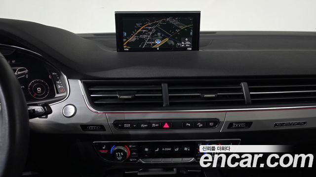 Audi Q7 2019 — photo 19