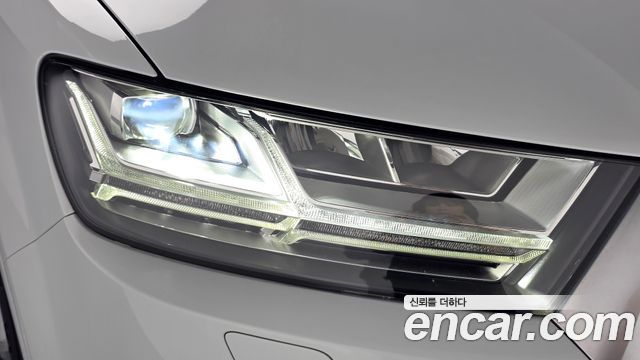 Audi Q7 2019 — photo 8