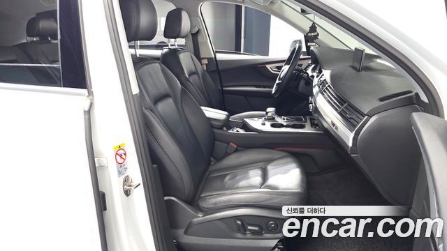 Audi Q7 2019 — photo 16