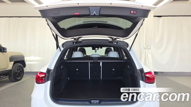 Mercedes-Benz GLC-Class 2023 — photo 20