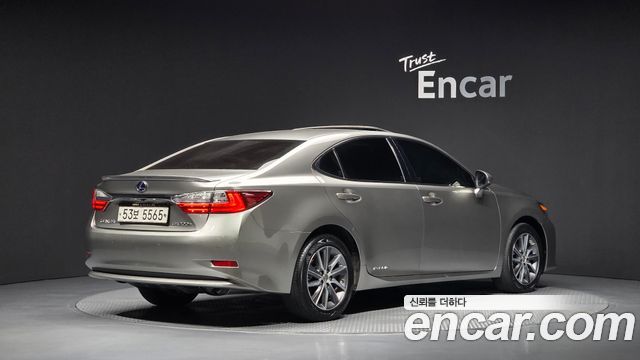 Lexus ES 2017 — photo 2