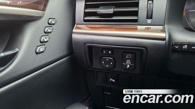 Lexus ES 2017 — photo 19
