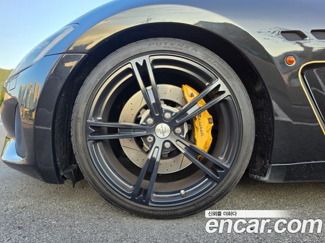 Maserati GranTurismo 2018 — photo 7