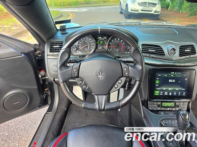 Maserati GranTurismo 2018 — photo 11