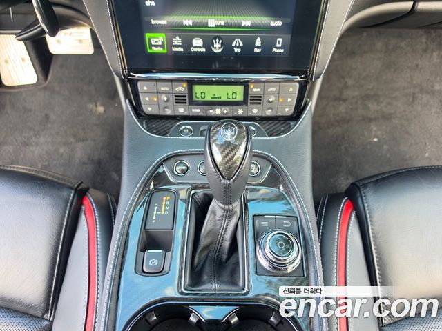 Maserati GranTurismo 2018 — photo 12