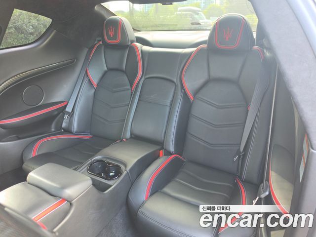Maserati GranTurismo 2018 — photo 18