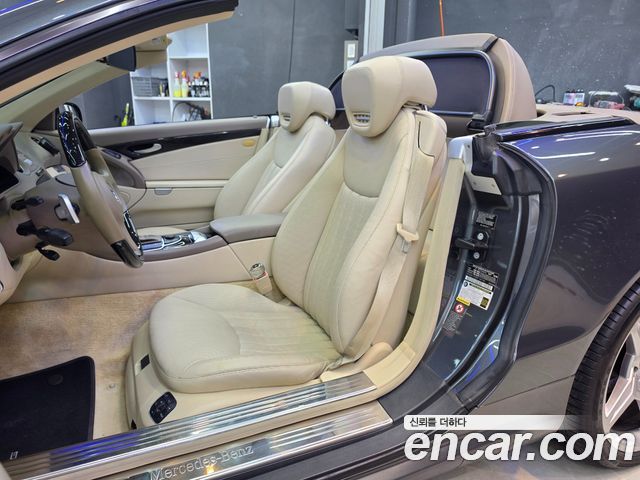 Mercedes-Benz SL-Class 2009 — photo 18