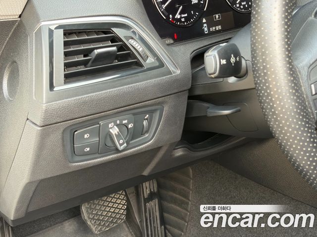 BMW 1-Series 2019 — photo 11