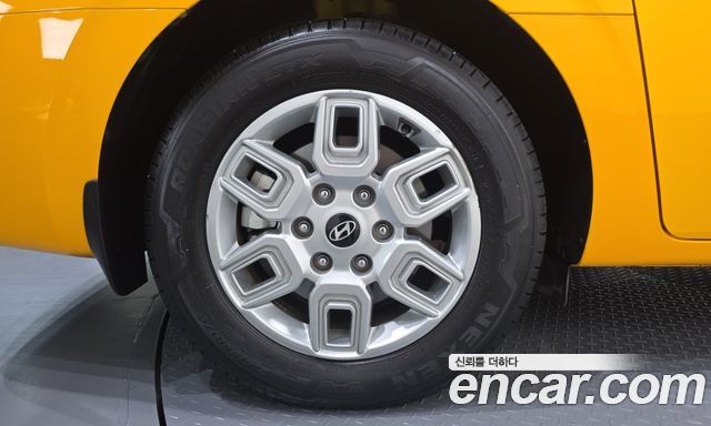 Hyundai Staria 2025 — photo 5