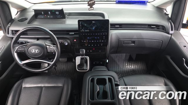 Hyundai Staria 2025 — photo 10