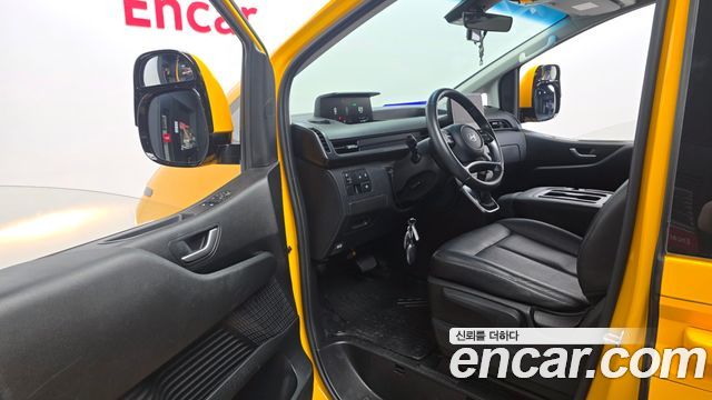 Hyundai Staria 2025 — photo 13